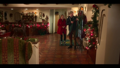 Falling_For_Christmas_2022_1080p_LLP_007996.jpg