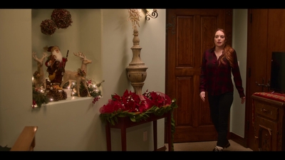 Falling_For_Christmas_2022_1080p_LLP_008140.jpg