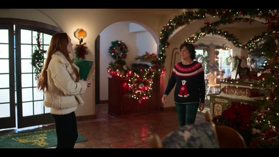 Falling_For_Christmas_2022_1080p_LLP_008713.jpg