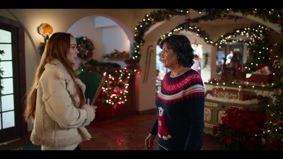 Falling_For_Christmas_2022_1080p_LLP_008717.jpg