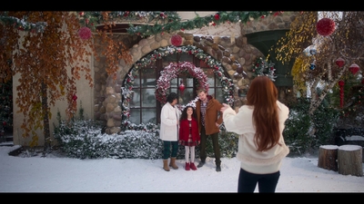 Click to view full size image
==============
Falling_For_Christmas_2022_1080p_LLP_008893.jpg Falling_For_Christmas_2022_1080p_LLP_008893.jpg