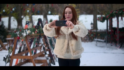 Click to view full size image
==============
Falling_For_Christmas_2022_1080p_LLP_008899.jpg Falling_For_Christmas_2022_1080p_LLP_008899.jpg