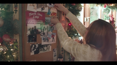 Click to view full size image
==============
Falling_For_Christmas_2022_1080p_LLP_008972.jpg Falling_For_Christmas_2022_1080p_LLP_008972.jpg