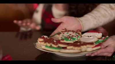Falling_For_Christmas_2022_1080p_LLP_008996.jpg