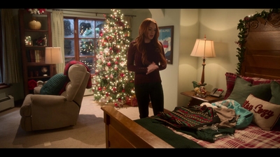 Click to view full size image
==============
Falling_For_Christmas_2022_1080p_LLP_009389.jpg Falling_For_Christmas_2022_1080p_LLP_009389.jpg