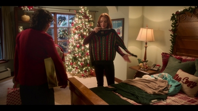 Falling_For_Christmas_2022_1080p_LLP_009409.jpg