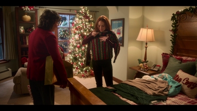 Falling_For_Christmas_2022_1080p_LLP_009410.jpg