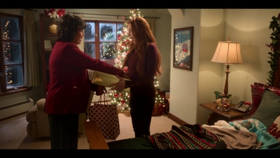 Falling_For_Christmas_2022_1080p_LLP_009430.jpg