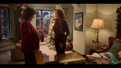 Falling_For_Christmas_2022_1080p_LLP_009463.jpg