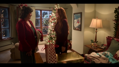 Click to view full size image
==============
Falling_For_Christmas_2022_1080p_LLP_009486.jpg Falling_For_Christmas_2022_1080p_LLP_009486.jpg