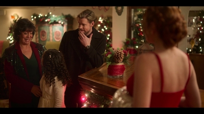 Click to view full size image
==============
Falling_For_Christmas_2022_1080p_LLP_009771.jpg Falling_For_Christmas_2022_1080p_LLP_009771.jpg