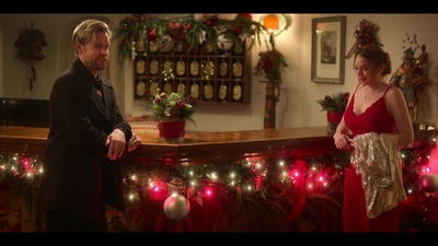 Falling_For_Christmas_2022_1080p_LLP_009782.jpg