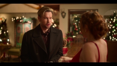 Falling_For_Christmas_2022_1080p_LLP_009797.jpg