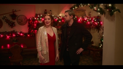 Falling_For_Christmas_2022_1080p_LLP_009848.jpg