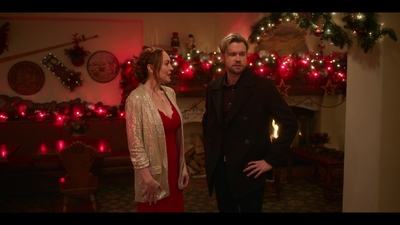 Falling_For_Christmas_2022_1080p_LLP_009850.jpg