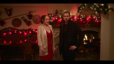 Falling_For_Christmas_2022_1080p_LLP_009852.jpg