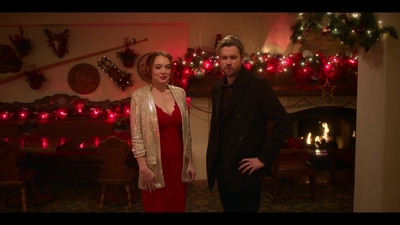 Falling_For_Christmas_2022_1080p_LLP_009854.jpg