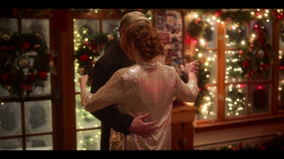 Falling_For_Christmas_2022_1080p_LLP_009880.jpg