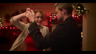 Falling_For_Christmas_2022_1080p_LLP_009937.jpg