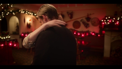 Falling_For_Christmas_2022_1080p_LLP_009942.jpg