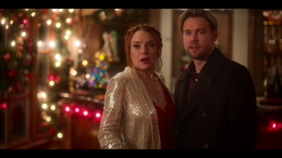 Falling_For_Christmas_2022_1080p_LLP_010002.jpg