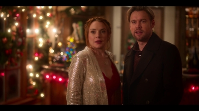 Falling_For_Christmas_2022_1080p_LLP_010003.jpg