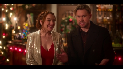 Falling_For_Christmas_2022_1080p_LLP_010042.jpg