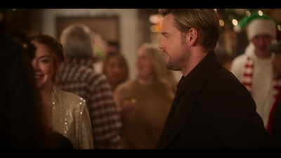 Falling_For_Christmas_2022_1080p_LLP_010064.jpg