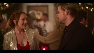 Falling_For_Christmas_2022_1080p_LLP_010070.jpg