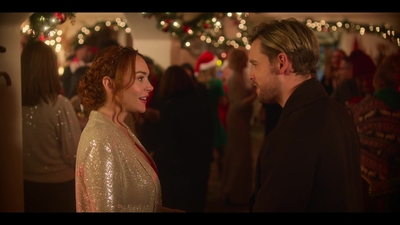 Falling_For_Christmas_2022_1080p_LLP_010119.jpg