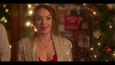 Falling_For_Christmas_2022_1080p_LLP_010257.jpg