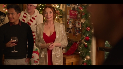 Falling_For_Christmas_2022_1080p_LLP_010332.jpg