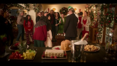 Falling_For_Christmas_2022_1080p_LLP_010475.jpg
