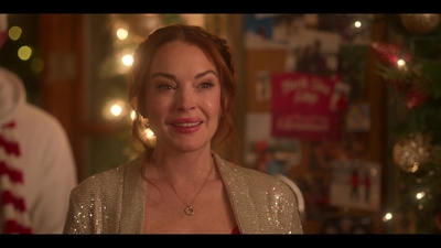 Falling_For_Christmas_2022_1080p_LLP_010515.jpg
