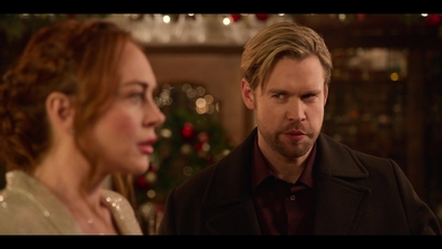 Falling_For_Christmas_2022_1080p_LLP_010711.jpg