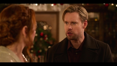 Falling_For_Christmas_2022_1080p_LLP_010758.jpg