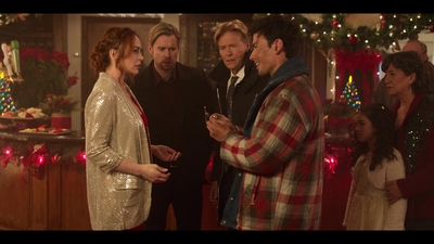 Falling_For_Christmas_2022_1080p_LLP_010770.jpg