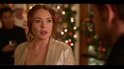 Falling_For_Christmas_2022_1080p_LLP_010811.jpg