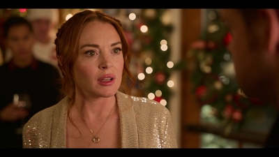Falling_For_Christmas_2022_1080p_LLP_010814.jpg