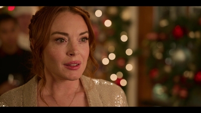 Falling_For_Christmas_2022_1080p_LLP_010831.jpg