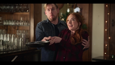 Falling_For_Christmas_2022_1080p_LLP_011099.jpg