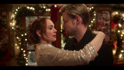 Falling_For_Christmas_2022_1080p_LLP_011141.jpg