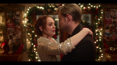 Click to view full size image
==============
Falling_For_Christmas_2022_1080p_LLP_011143.jpg Falling_For_Christmas_2022_1080p_LLP_011143.jpg