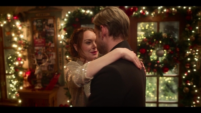 Falling_For_Christmas_2022_1080p_LLP_011145.jpg