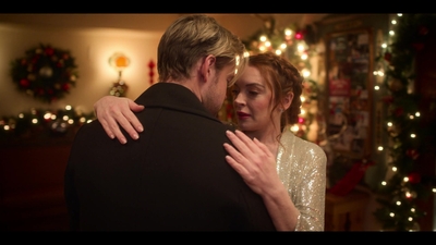 Click to view full size image
==============
Falling_For_Christmas_2022_1080p_LLP_011153.jpg Falling_For_Christmas_2022_1080p_LLP_011153.jpg