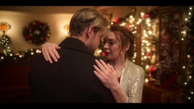 Falling_For_Christmas_2022_1080p_LLP_011155.jpg