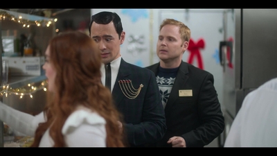 Falling_For_Christmas_2022_1080p_LLP_011310.jpg