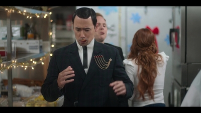 Falling_For_Christmas_2022_1080p_LLP_011340.jpg