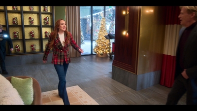 Click to view full size image
==============
Falling_For_Christmas_2022_1080p_LLP_011891.jpg Falling_For_Christmas_2022_1080p_LLP_011891.jpg