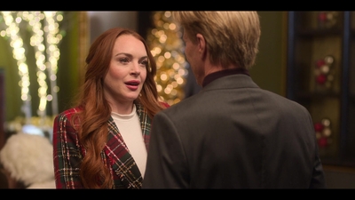 Falling_For_Christmas_2022_1080p_LLP_011946.jpg